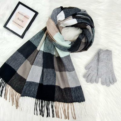 Комплект женский зимний (шарф+перчатки) M&JJ One size Серый + черный 8025 - 4184 8025 - 4184 фото